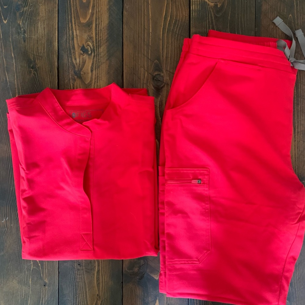 Figs Red Scrub Set M/MT